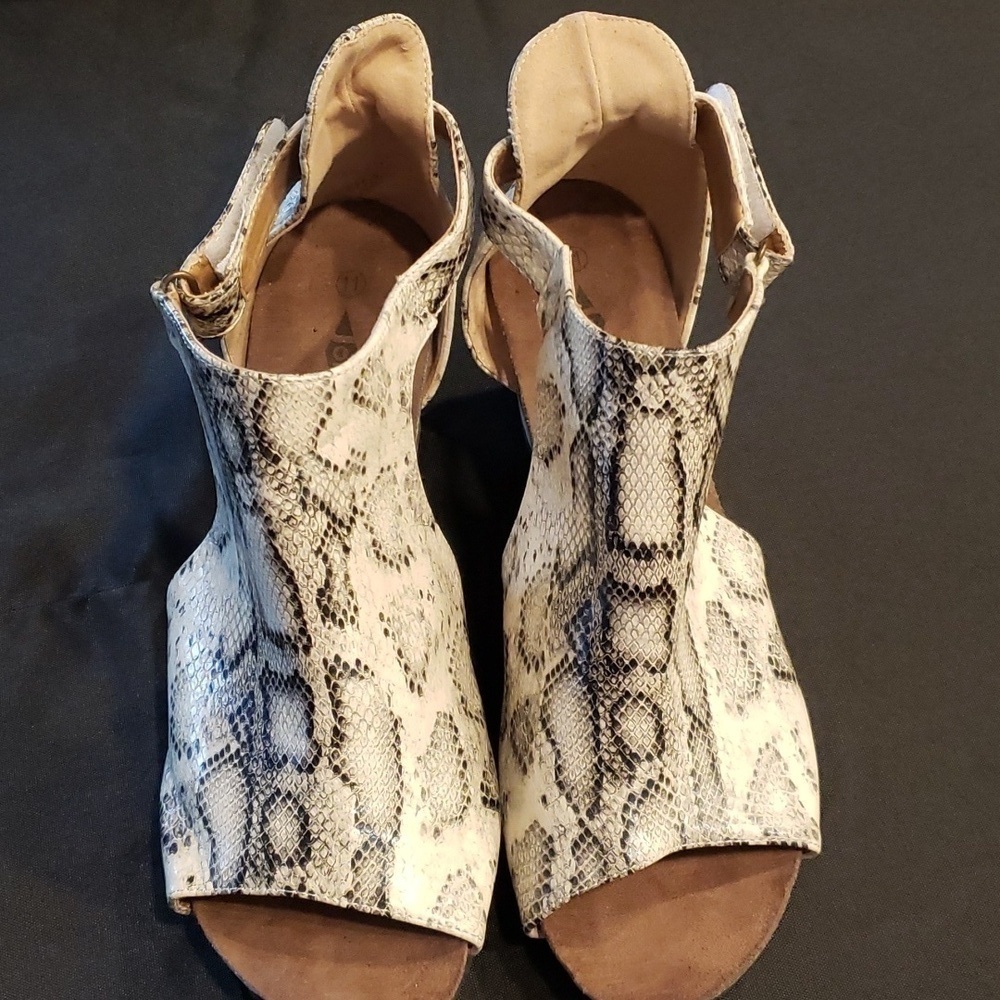 Jolimall sunburst snakeskin wedge sandal
